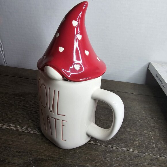 Rae Dunn Artisan Soul Mate Valentine's Day Mug Gnome Red Hearts Topper 2021 - Picture 2 of 11